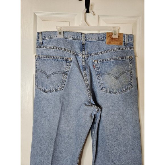 Levis Vintage 2002 550 Blue Jeans Mens 40x32 Tapered Leg Relaxed Fit Light Wash - Picture 7 of 12